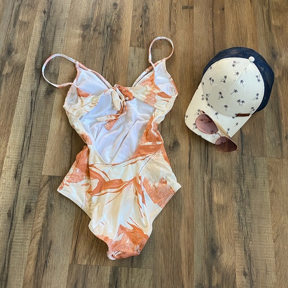 Roxy One Piece Hawaiian Print Swimsuit - Picture 6 of 6